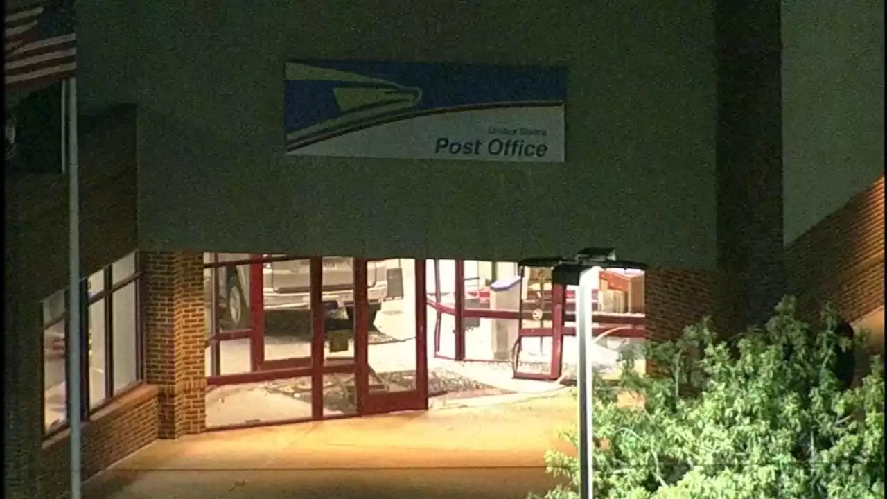 Driver accidentally hits gas pedal and strikes woman entering USPS office in SW Houston, HPD says