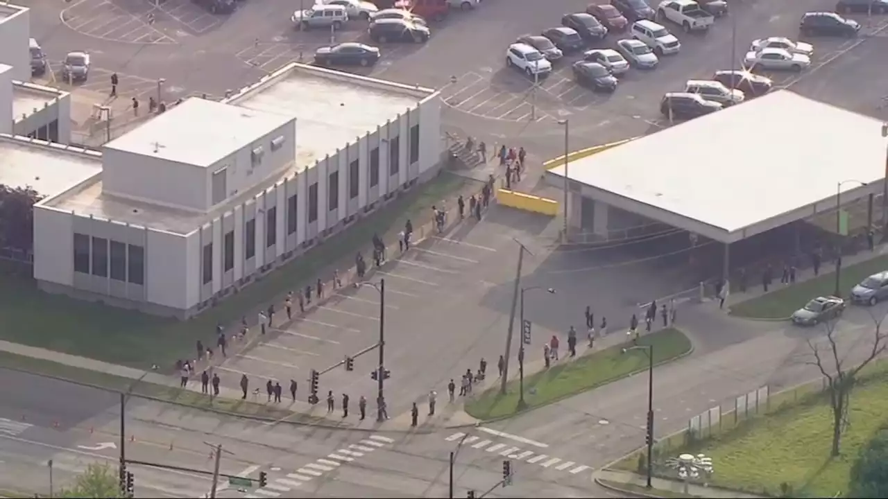 Need to renew your Illinois driver's license? Long lines spotted at SOS facilities ahead of deadline