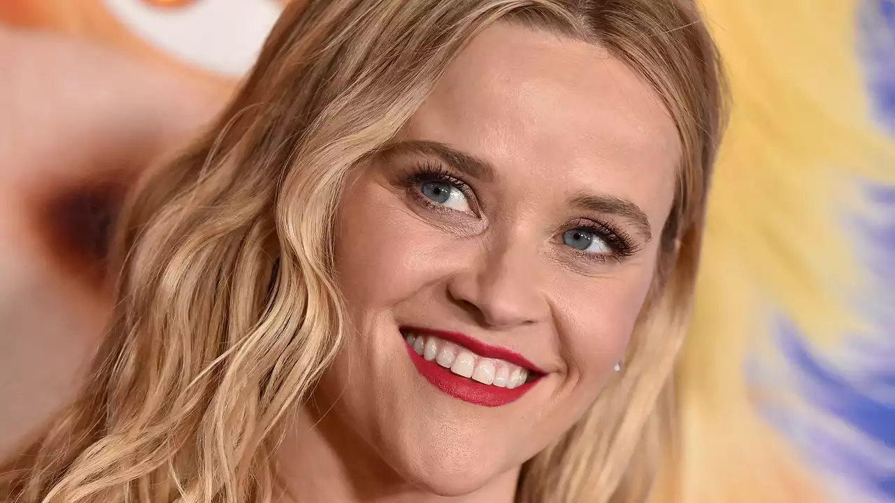 Reese Witherspoon Just Convinced Me to Wear Hot Pink Lipstick for the Holidays