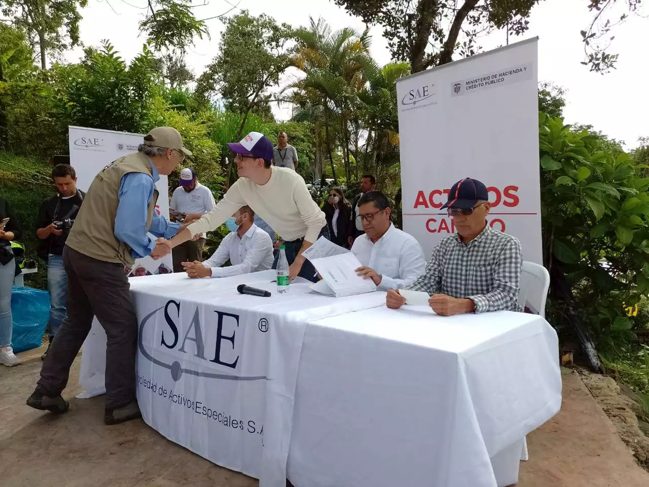 Entregan predios para productividad a excombatientes Farc en Cundinamarca