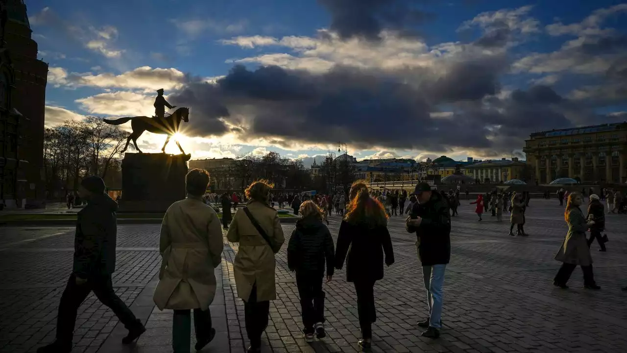 Mientras Rusia batalla en Ucrania, la represión aumenta en casa