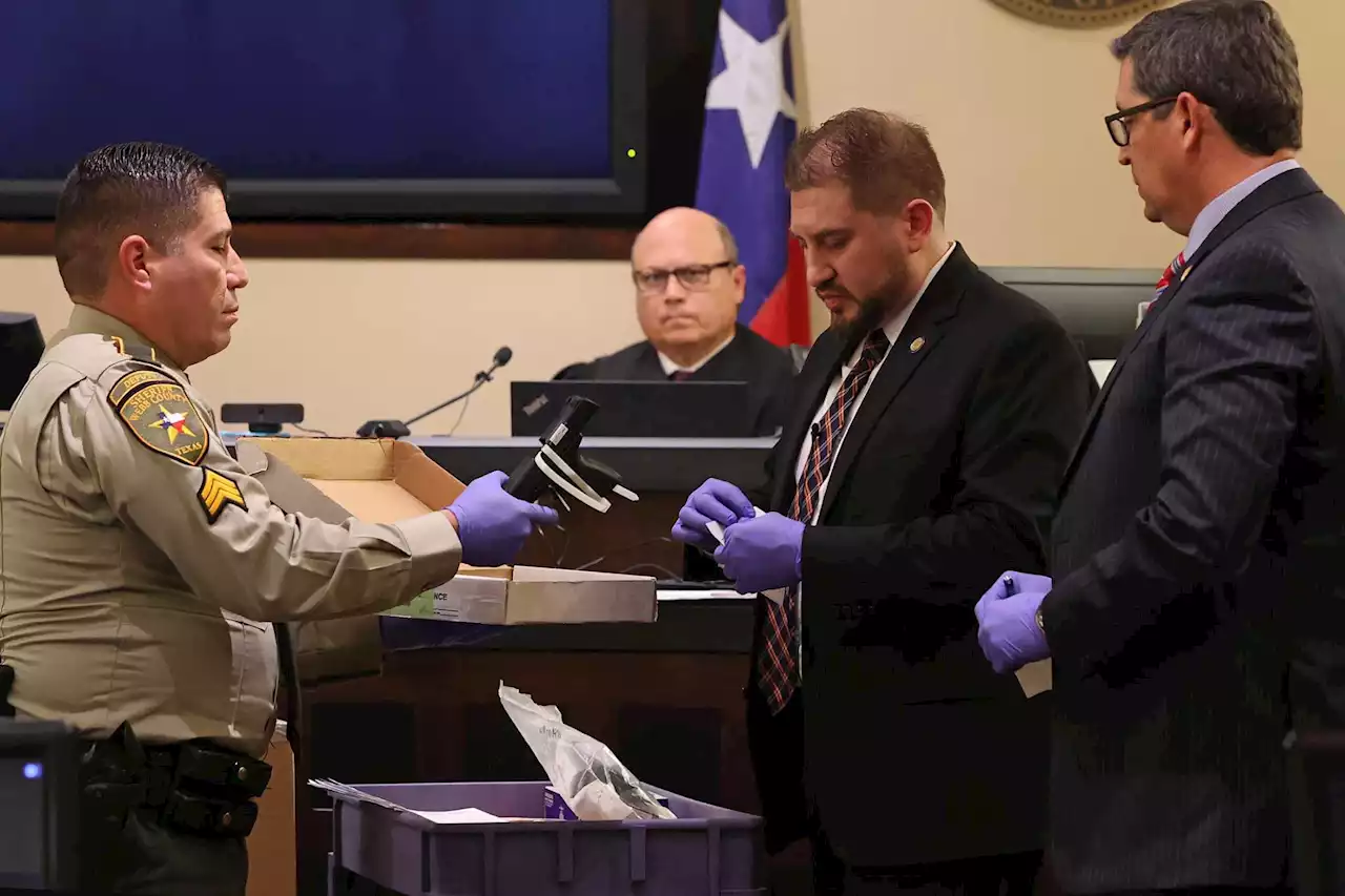 Prosecutor abruptly quits amid trial in Border Patrol serial killings case