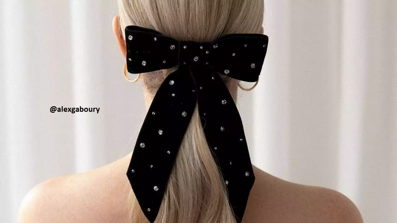 The Chicest Hair Accessories To Wear Throughout The Holiday Season | Fashionisers©