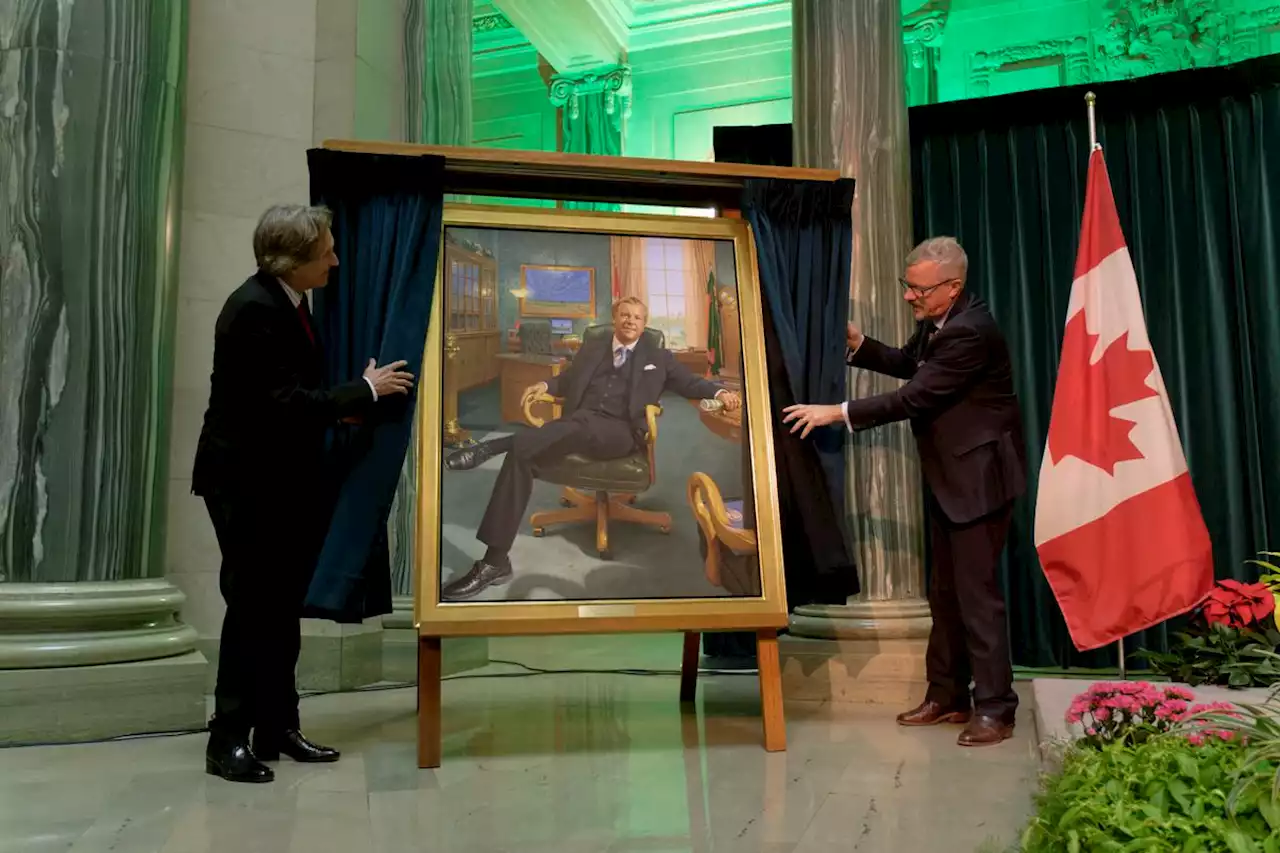 Former Saskatchewan premier Brad Wall returns to legislature for portrait reveal