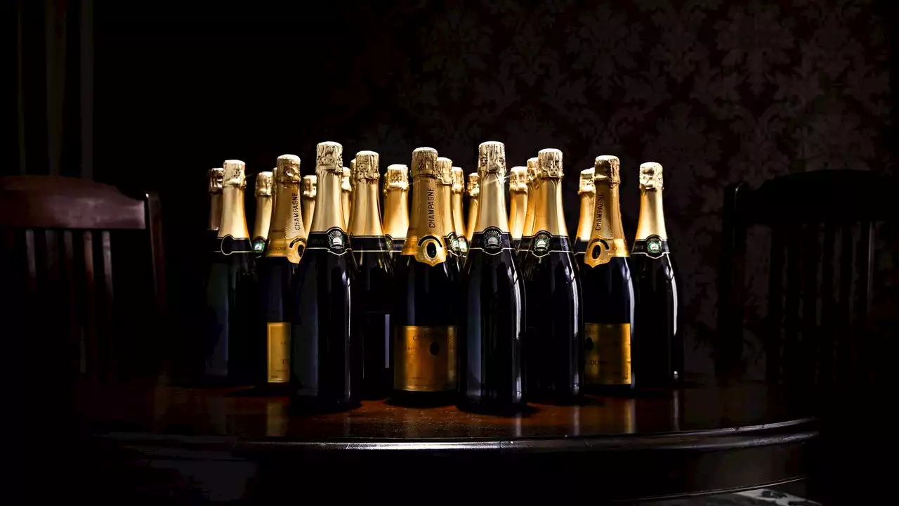 Noël 2022 : les meilleurs champagnes à offrir (et à ouvrir) pour les fêtes de fin d'année