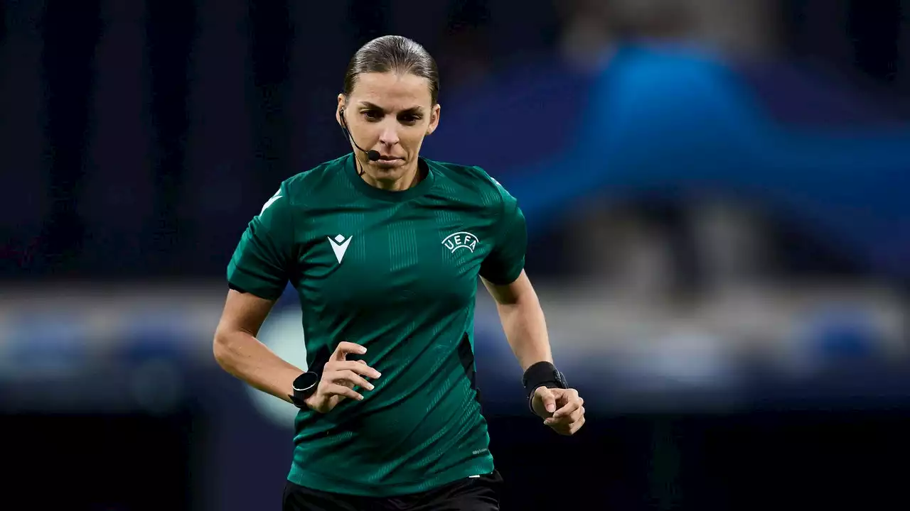 Stéphanie Frappart première femme à arbitrer un match de la Coupe du monde lors de Costa Rica-Allemagne