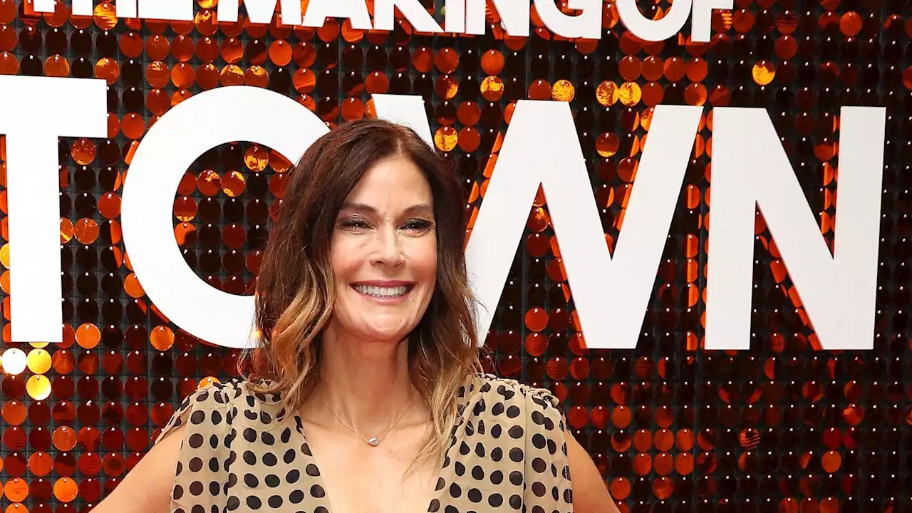 Teri Hatcher, 57 ans, fait sensation avec une robe au décolleté XXL