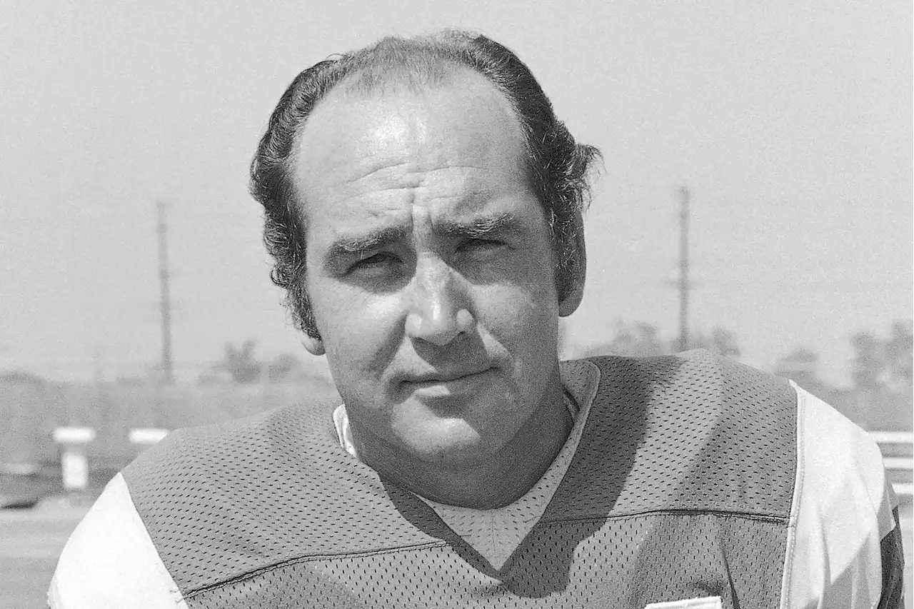 Longtime NFL Quarterback John Hadl Dies At 82