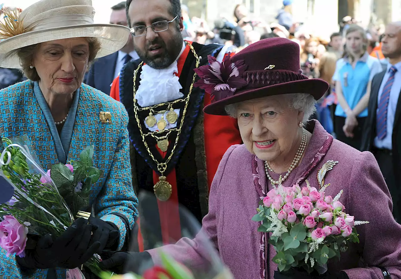 Razzismo a Buckingham Palace: si dimette la madrina di William - iO Donna