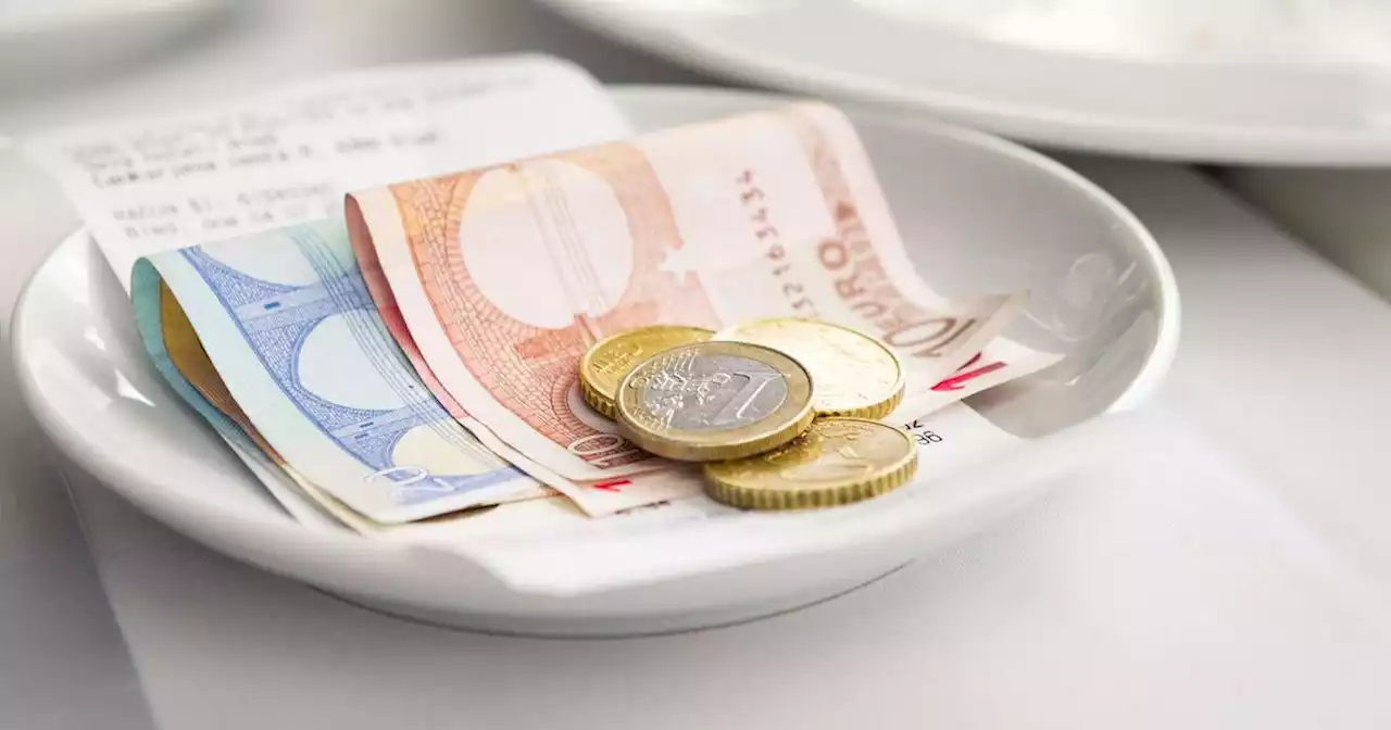 New tipping law: How to leave a gratuity in an Irish restaurant after December 1st