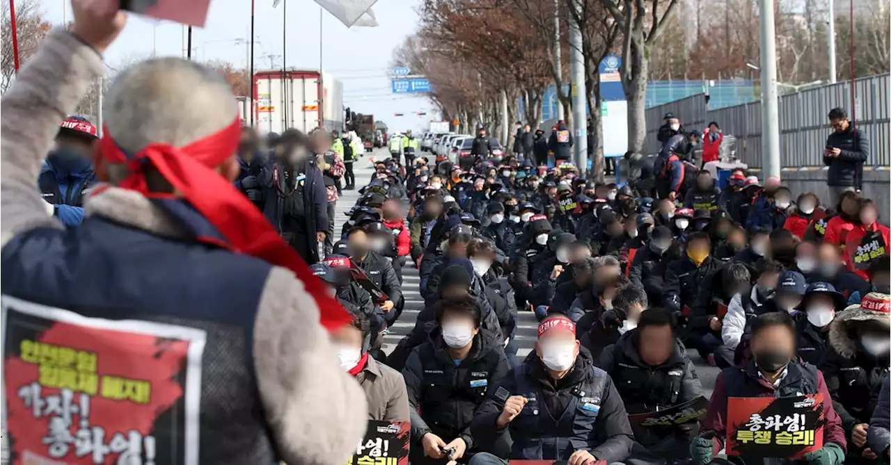 윤 정부·화물연대 '정면충돌'…국토부, 협상장 박차고 나왔다 | 중앙일보