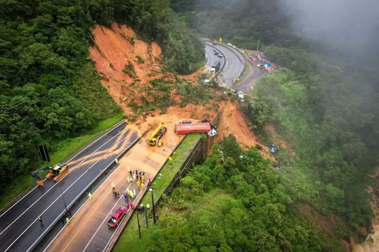 Deslizamento no Paraná com 30 desaparecidos cria mal-estar, e PRF diz que concessionária devia monitorar rodovia