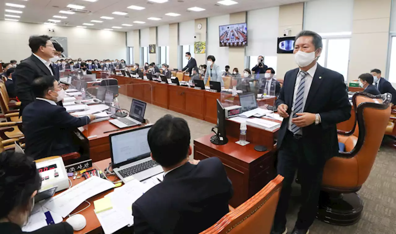 정청래 대 권성동 “독재냐” “힘 세냐” 설전