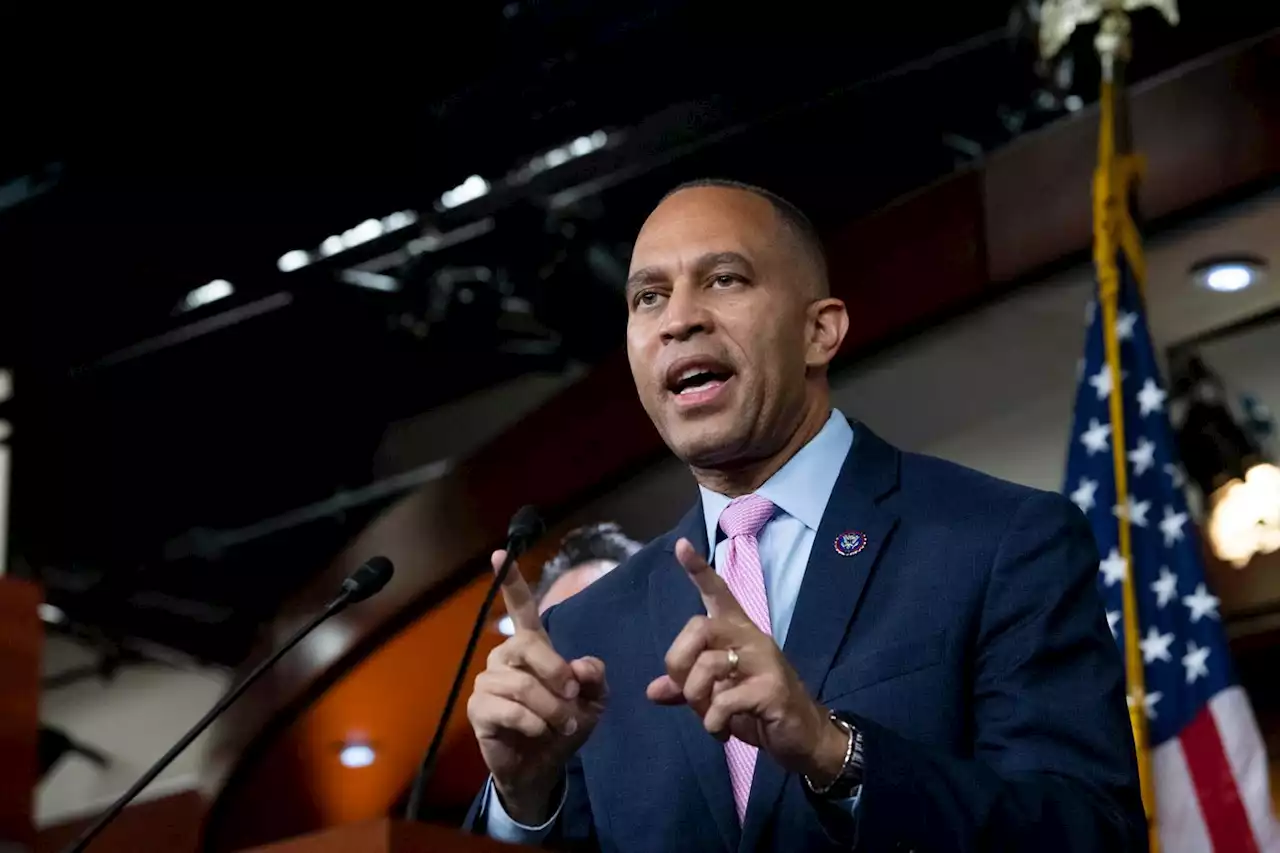 États-Unis : Hakeem Jeffries, le démocrate qui va succéder à Nancy Pelosi au Congrès