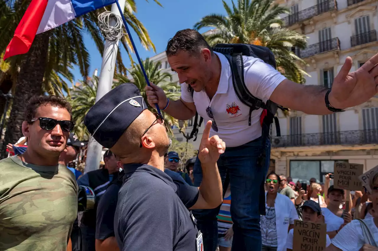 Le complotiste Alexandre Juving-Brunet en détention provisoire pour «escroquerie en bande organisée»