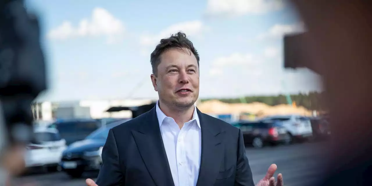 Elon Musk says Apple 'misunderstanding' resolved, thanks Tim Cook for campus tour