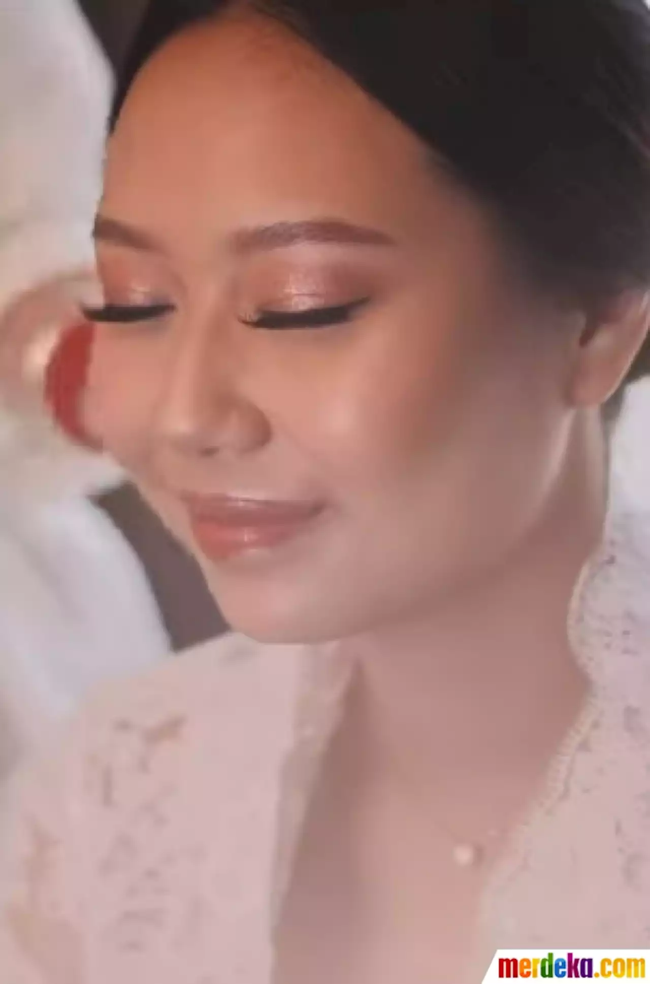 Foto : Momen Pernikahannya Jadi Sorotan, Intip Detail Make Up Sisca Kohl yang Curi Perhatian | merdeka.com