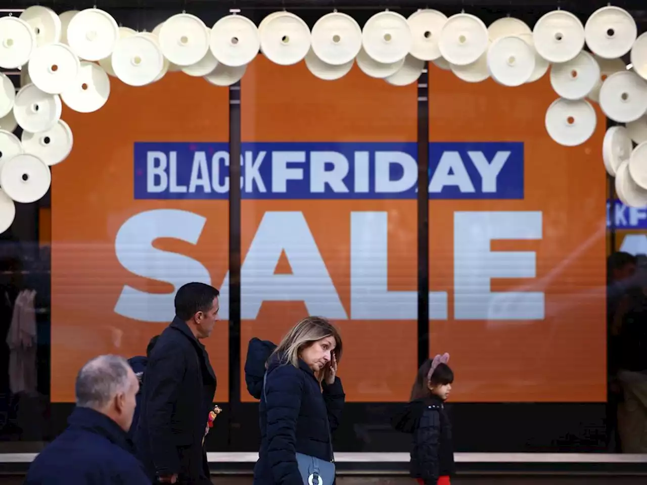 Canadians hold back spending on Black Friday, Cyber Monday deals as sales drop