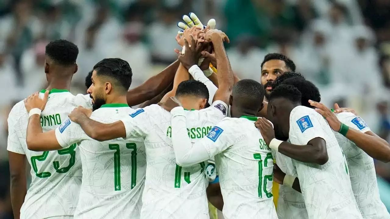 Jugadores iraníes fueron amenazados por su gobierno por no cantar su himno en Qatar 2022