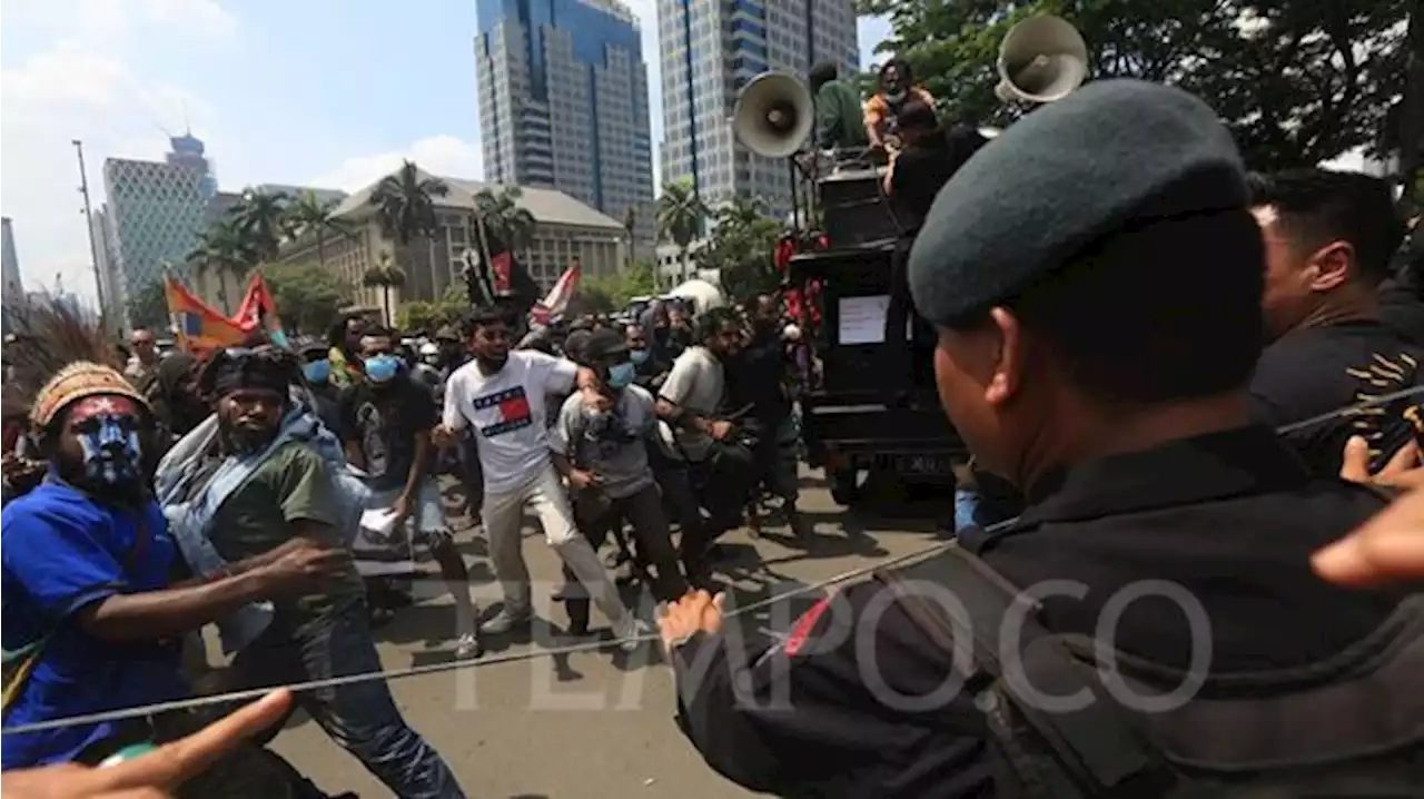 Kabag Ops Polres Jakpus AKBP Saufi Salamun Terluka Kena Lemparan Batu Saat Amankan Demo di Patung Kuda