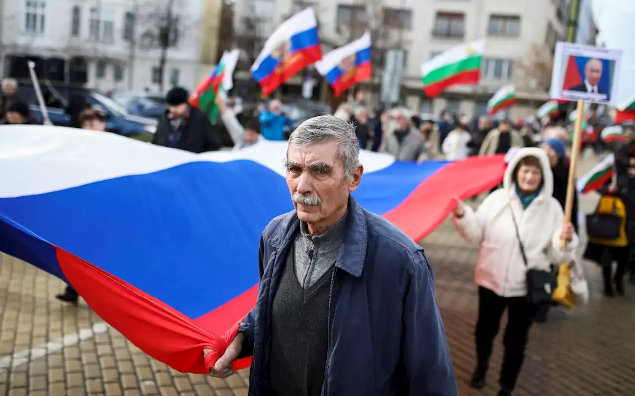 Rusia acusa a Finlandia de 'profanar' su bandera