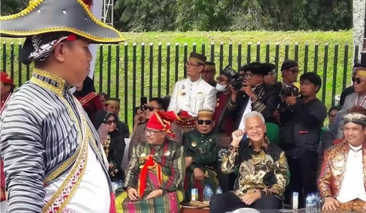 Gubernur Jateng dan 264 Raja Nikmati Kirab Budaya di Borobudur