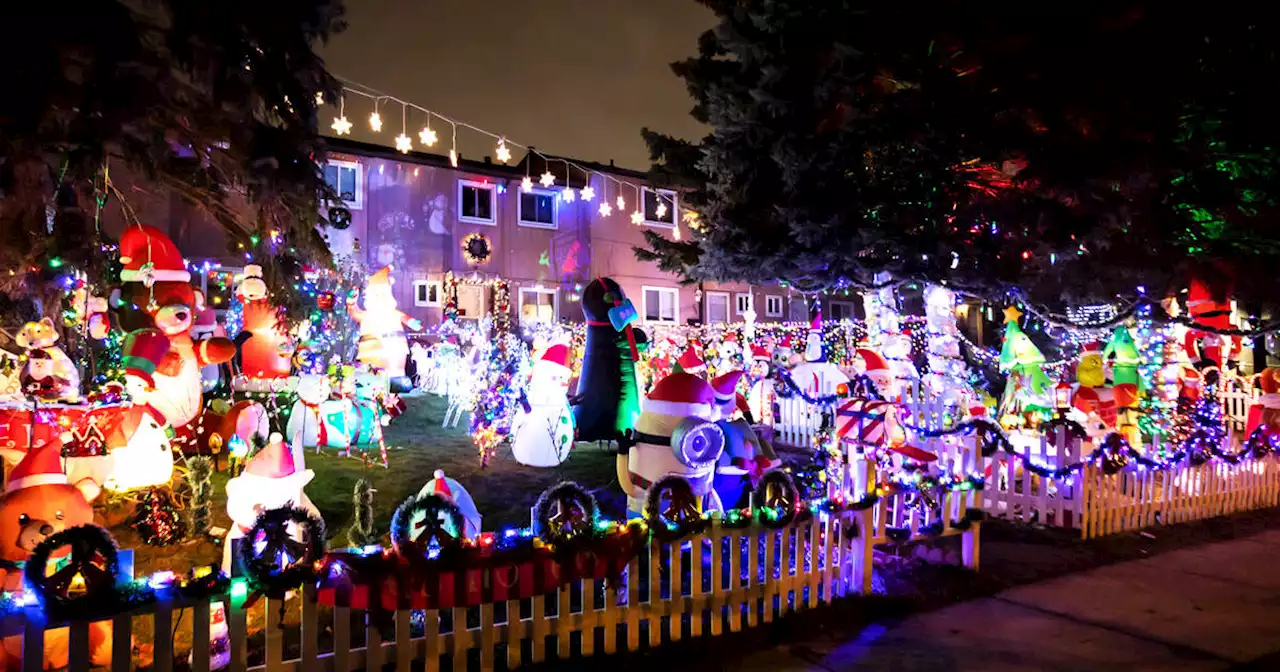 Two Toronto homes team up to create epic holiday display