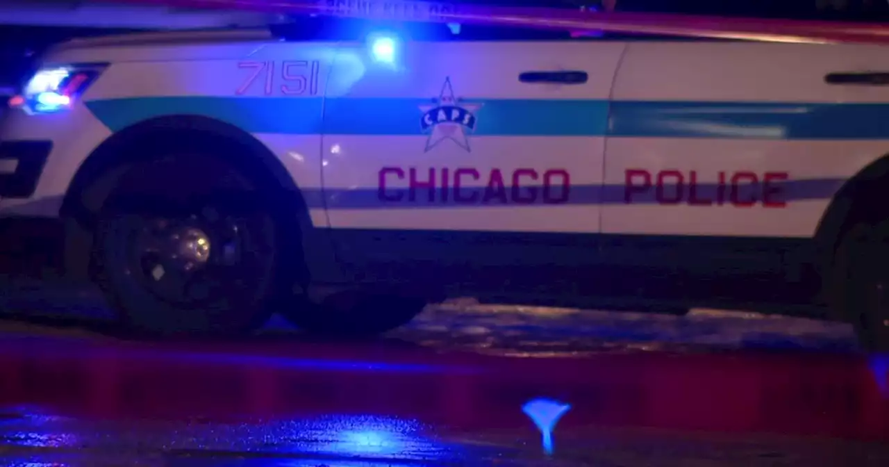 Violent robberies keep happening in spurts and sprees in Chicago -- dozens of crimes, no arrests