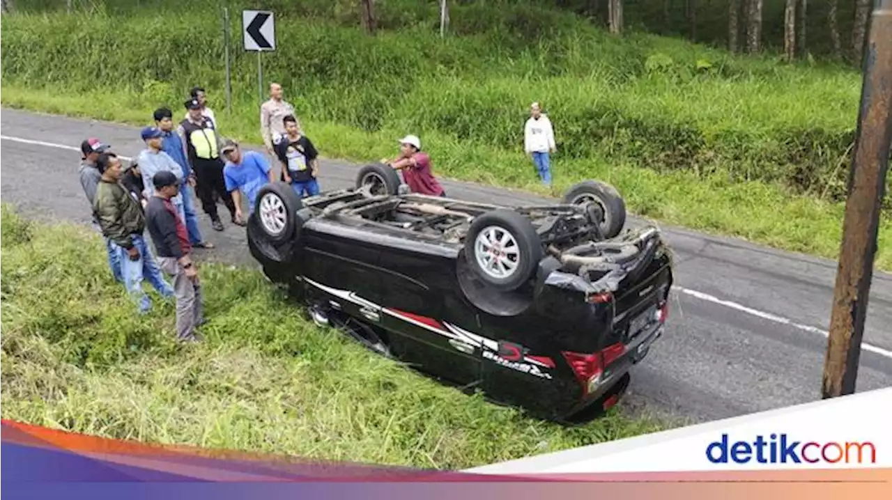 Sopir Buta Medan, Avanza Tak Kuat Nanjak Lalu Terbalik di Magetan