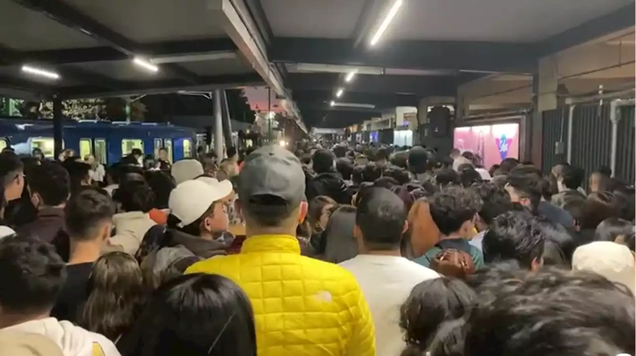 Bad Bunny: Caos en la estación Taxqueña del tren ligero por concierto