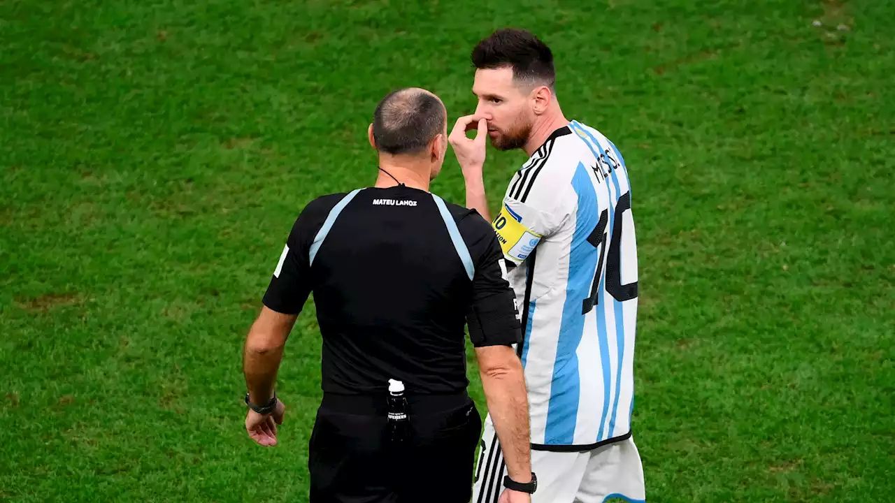 'Tidak Sesuai Tugas' - Lionel Messi Muak Dengan Kinerja Wasit Antonio Lahoz | Goal.com Indonesia