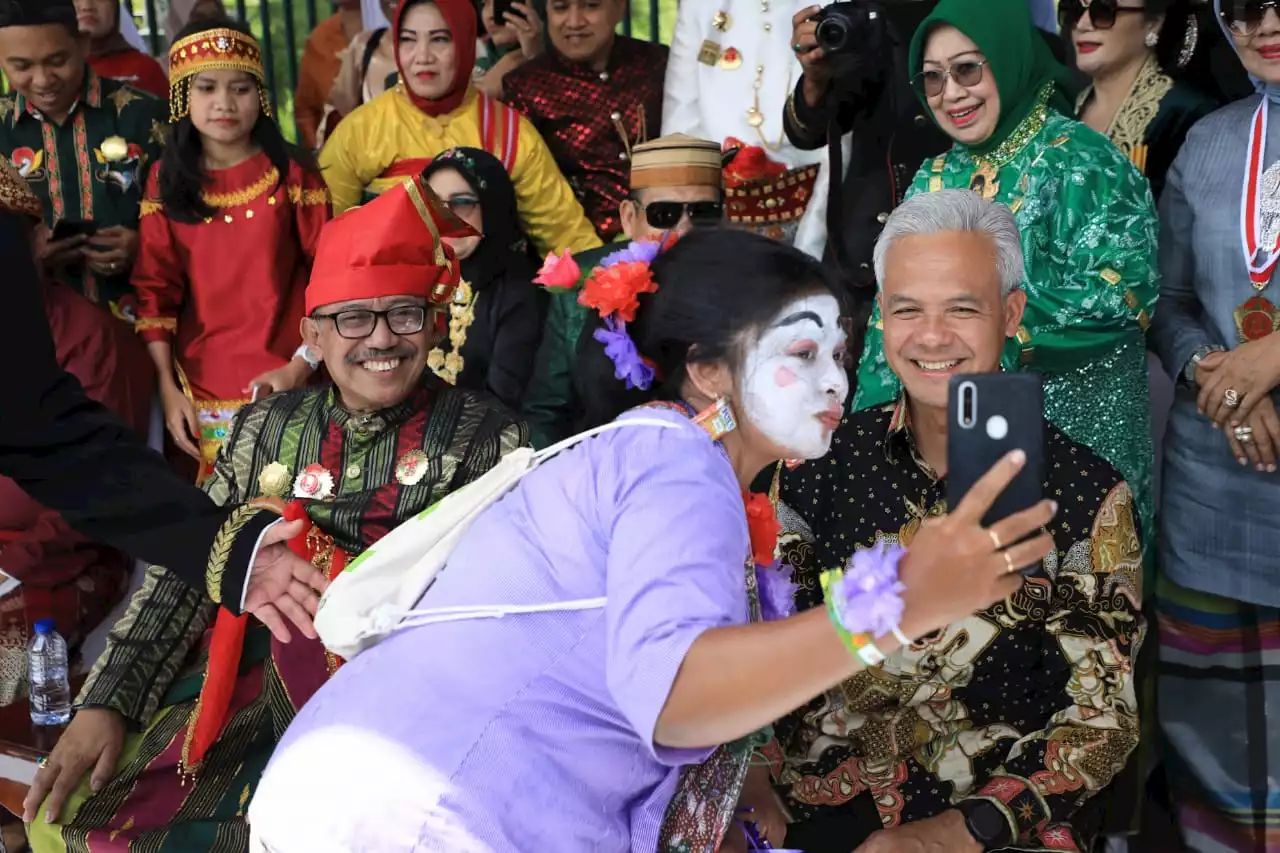 264 Kerajaan & Lembaga Adat Nusantara Pamerkan Atraksi Budaya, Ganjar Terkesan