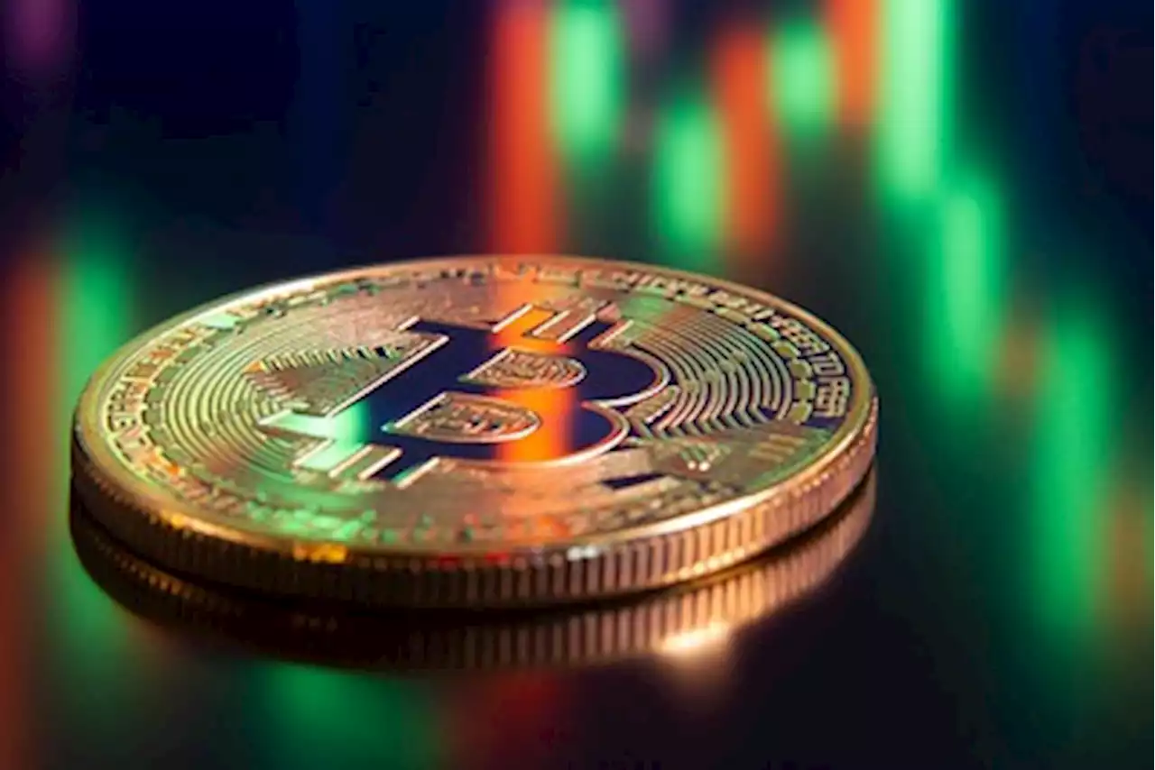 Sideways action persists in the crypto market as Bitcoin holds above $17,100