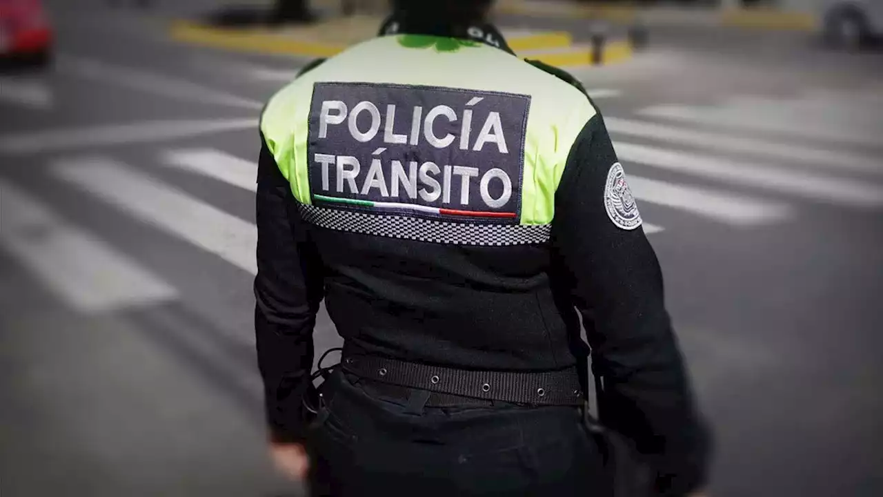 Exhiben a policías que pedían 'mordida' a automovilistas en Puebla