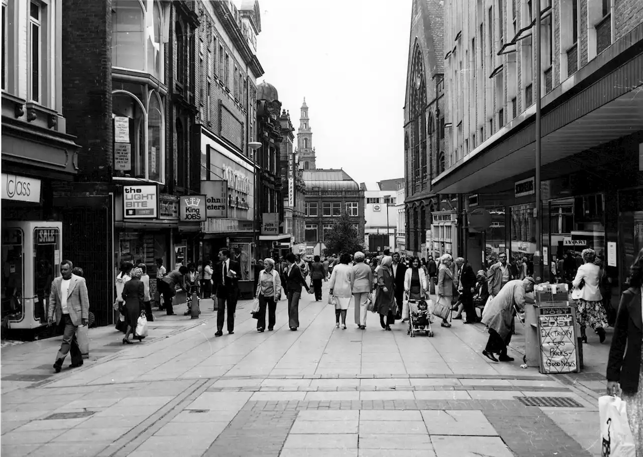 Leeds city centre shopping memories - Photo gems put Lands Lane in focus