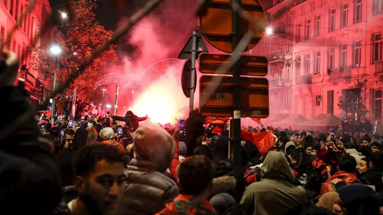 Une 'grande fierté' : les supporters marocains exultent partout en France après l’exploit au Mondial