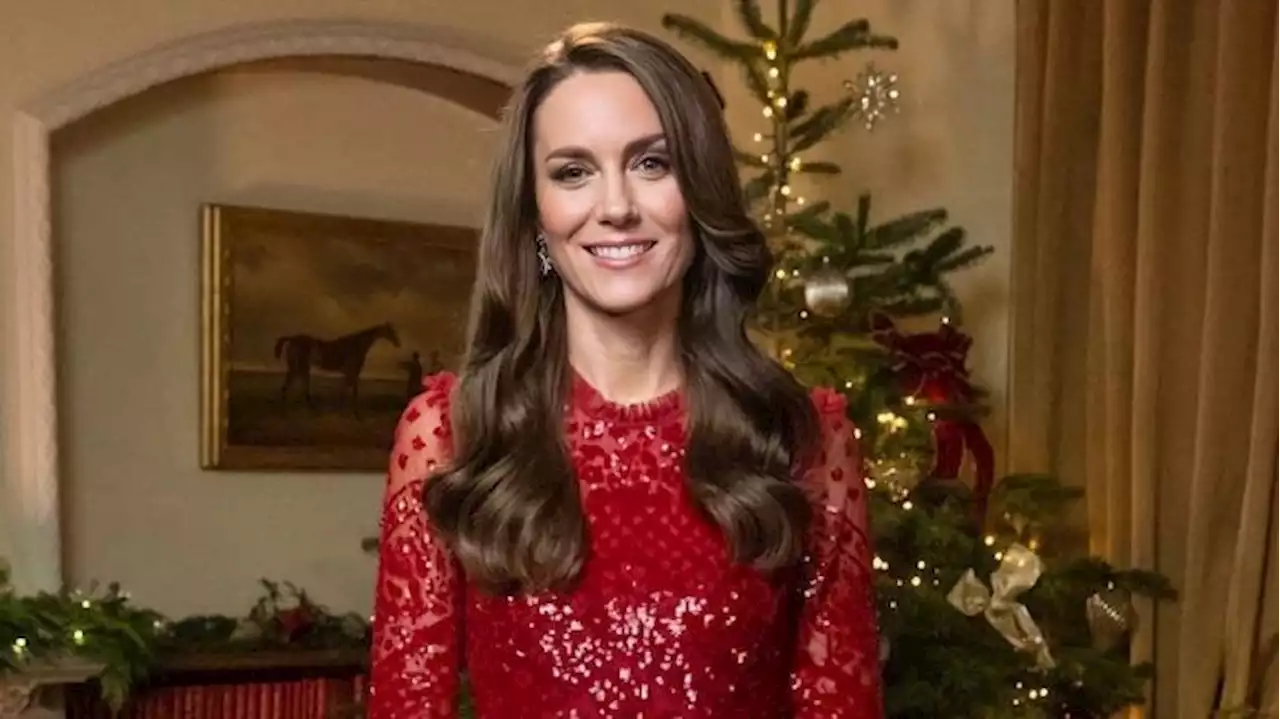 Robe rouge et jeux de transparence : quand Kate Middleton glamourise la Mère Noël