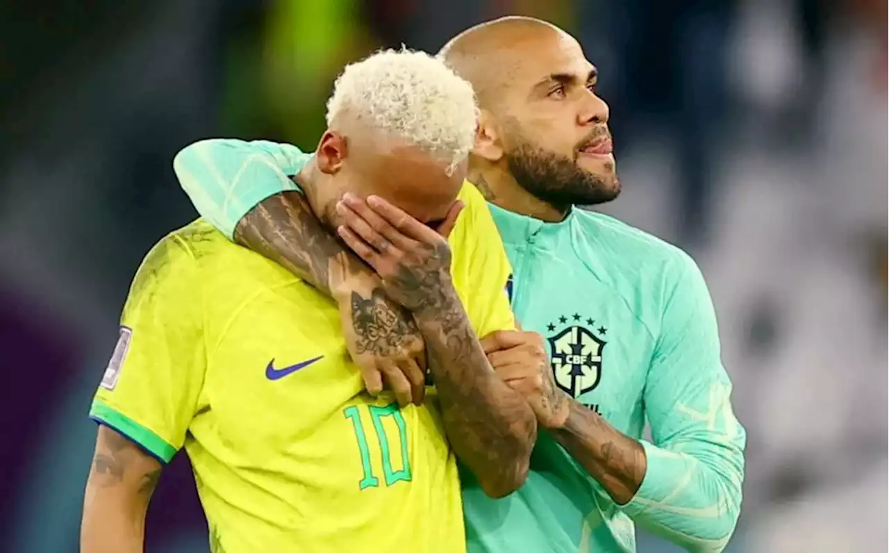 Dani Alves se negó a hablar si seguirá en Pumas; dice sufre por Brasil