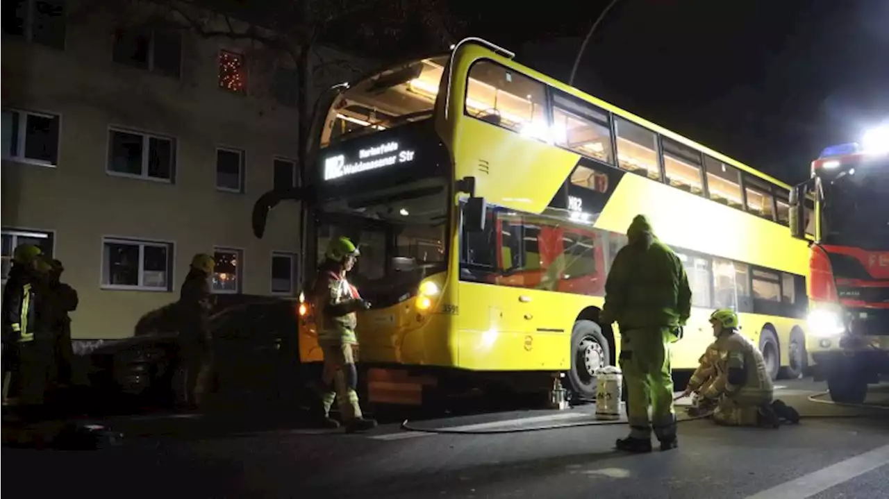 BVG-Bus erfasst Jugendliche in Lankwitz