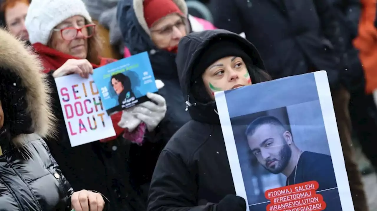 Demonstranten gehen für Menschenrechte auf die Straße