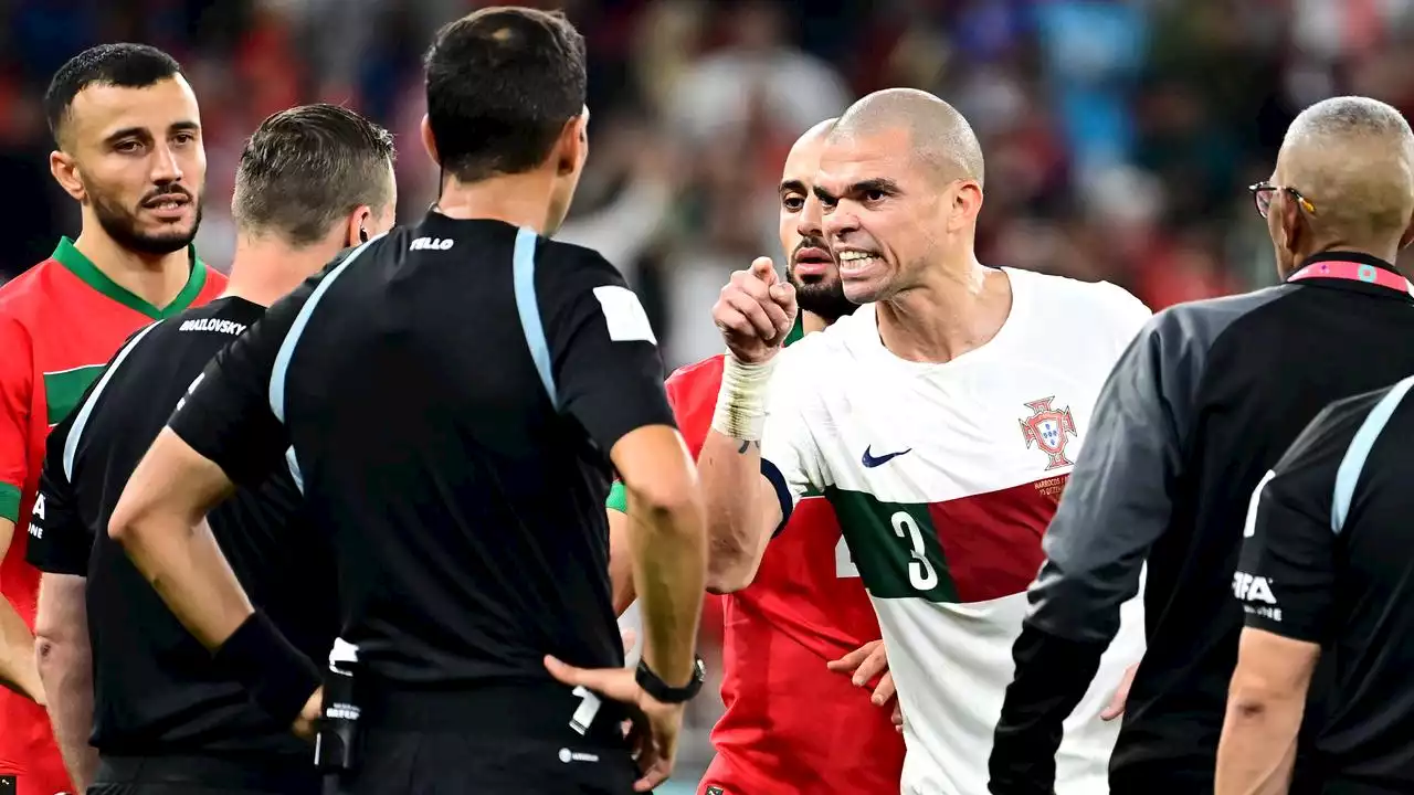 Pepe woest op arbitrage na uitschakeling Portugal: 'Zo pakt Argentinië de titel'