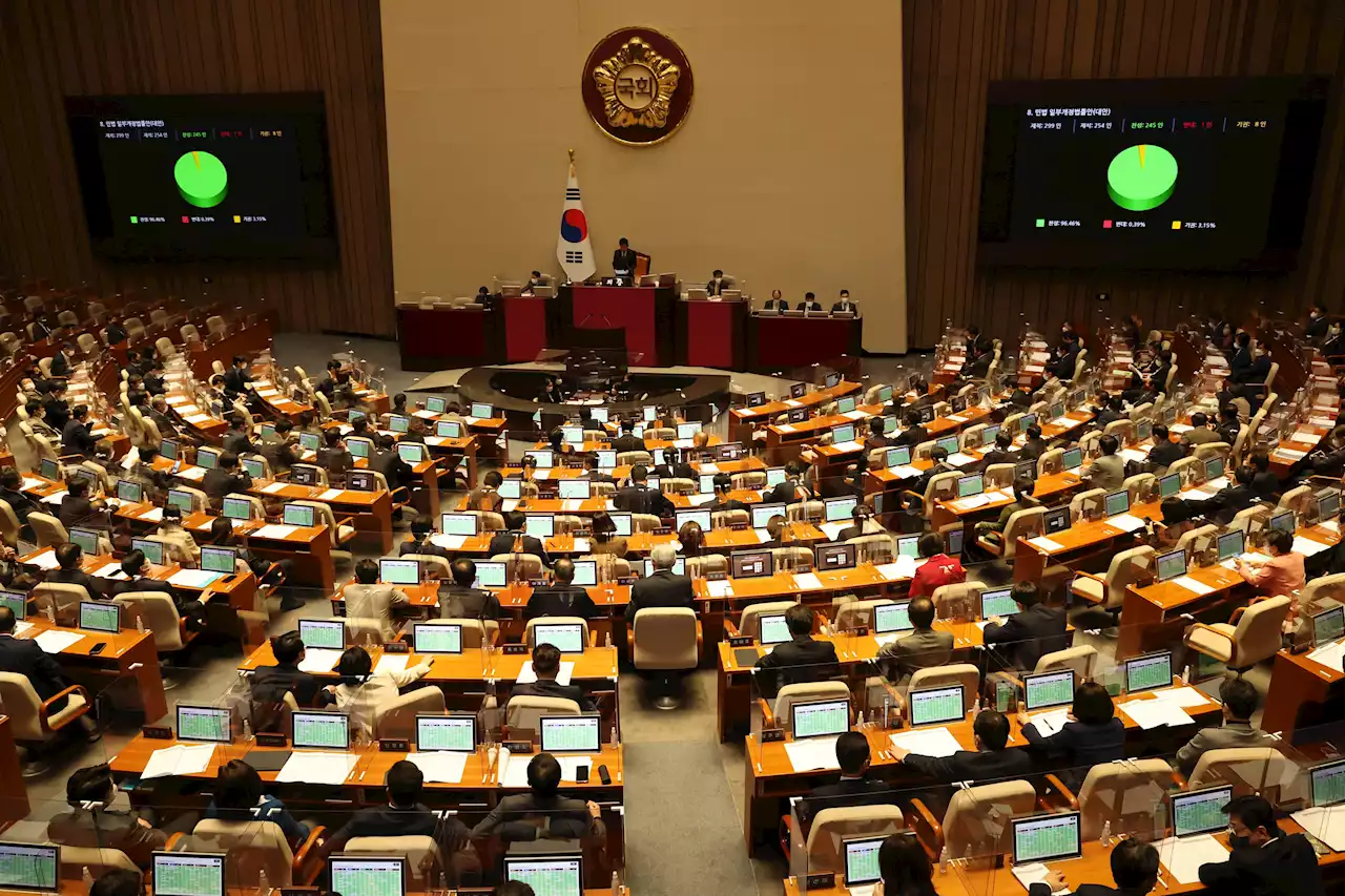 '3가지 나이 가진 한국인들, 1∼2살씩 어려진다'