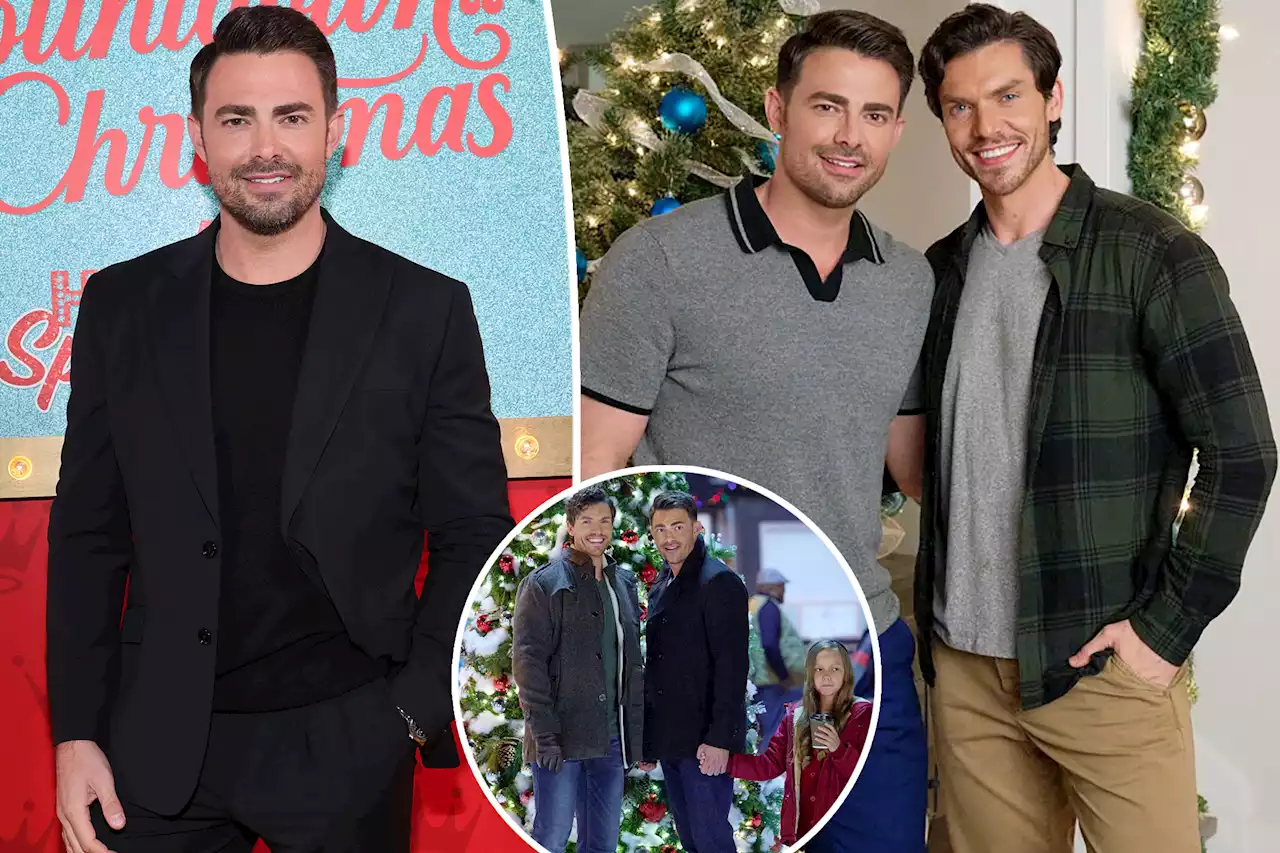 ‘Mean Girls’ star Jonathan Bennett jokes he’s the ‘gay king of Christmas’