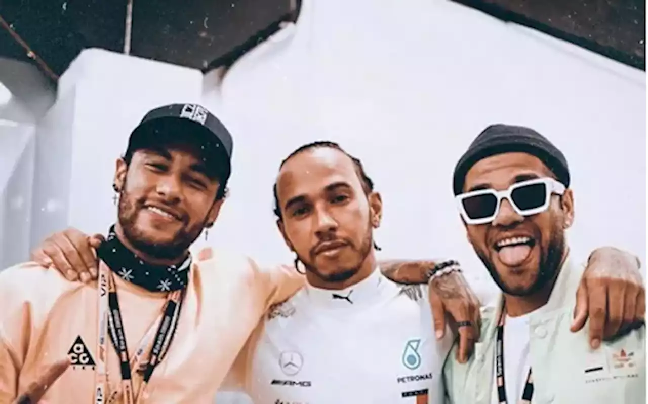 Lewis Hamilton consola Neymar e Daniel Alves após eliminação do Brasil na Copa