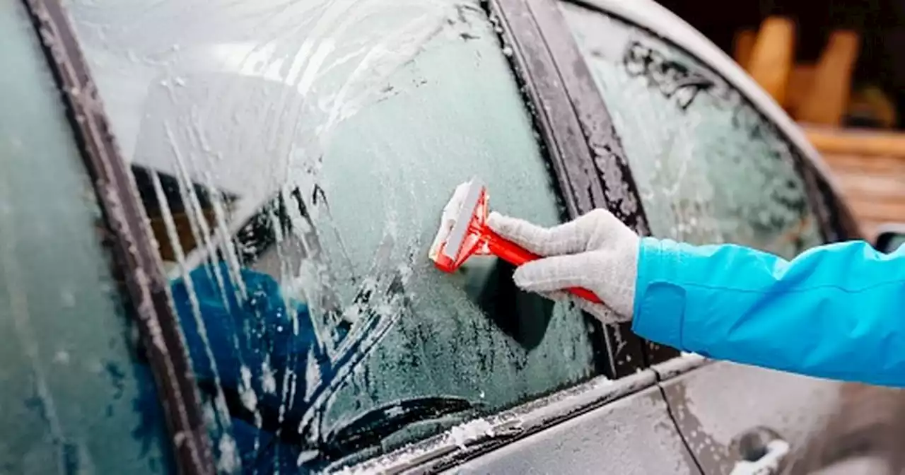 Expert's do's and don'ts of defrosting your car after the snow