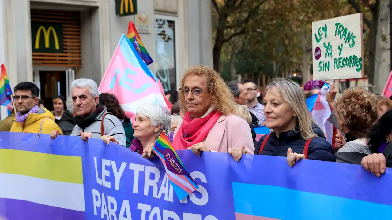 Marchas exigen al PSOE que no recorte derechos trans