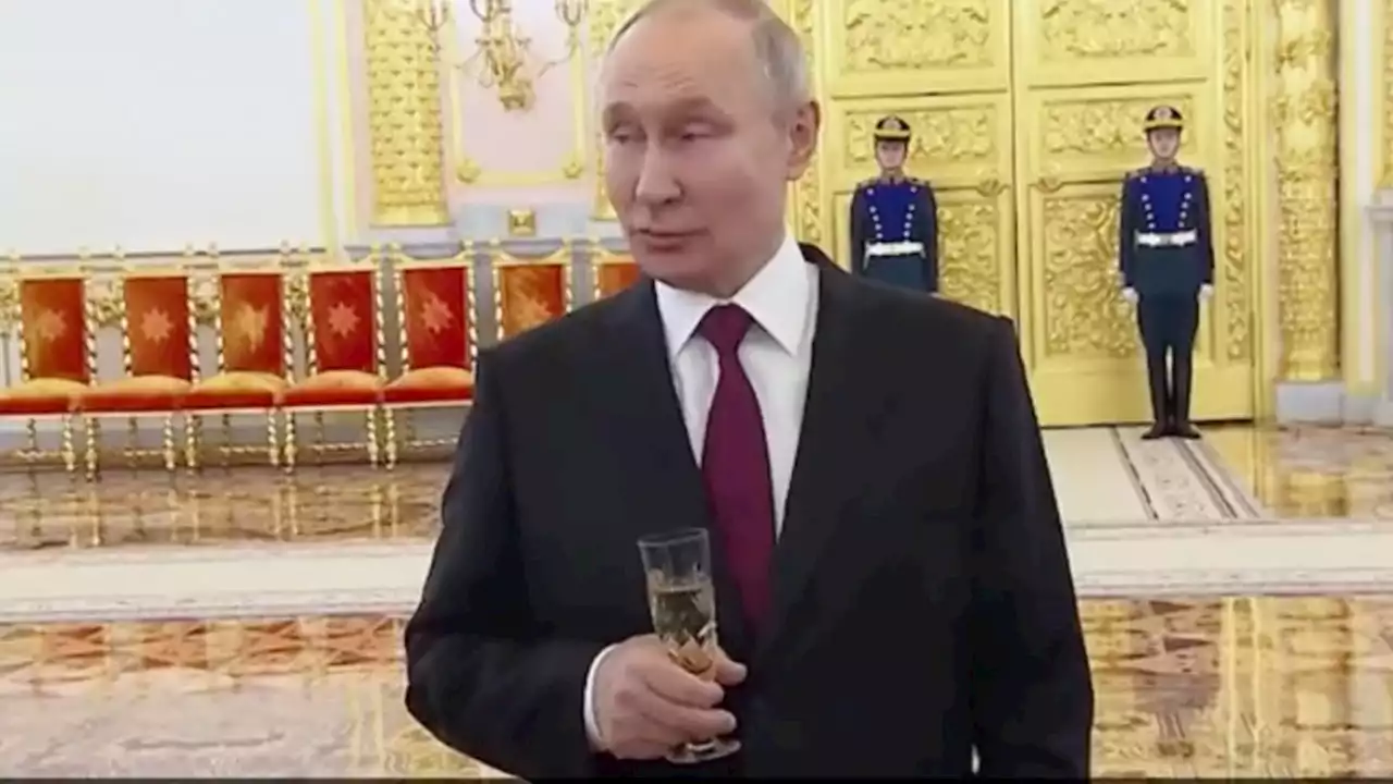 Red-faced Putin sways and slurs while clasping champagne with claw-like grip