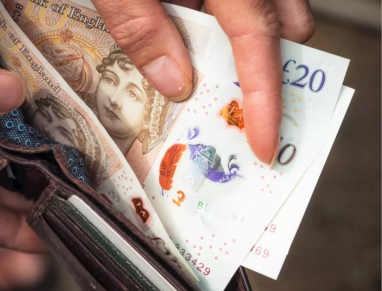 Thousands of households to get £40 free cash into bank account before Christmas