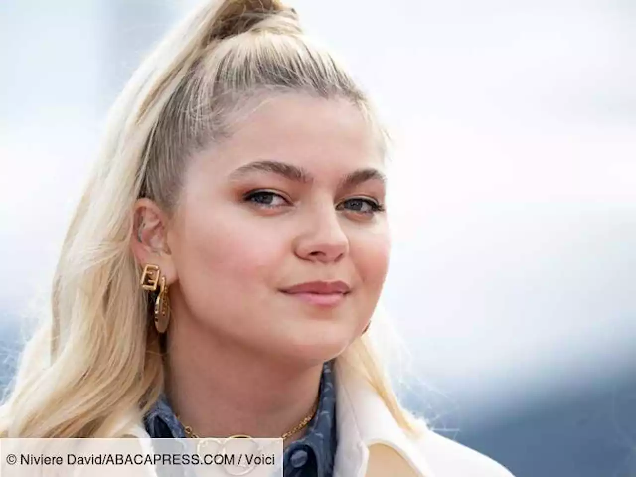 « Ce n’est pas la période que j’ai envie de retenir » : Louane évoque sa jeunesse tourmentée - Voici