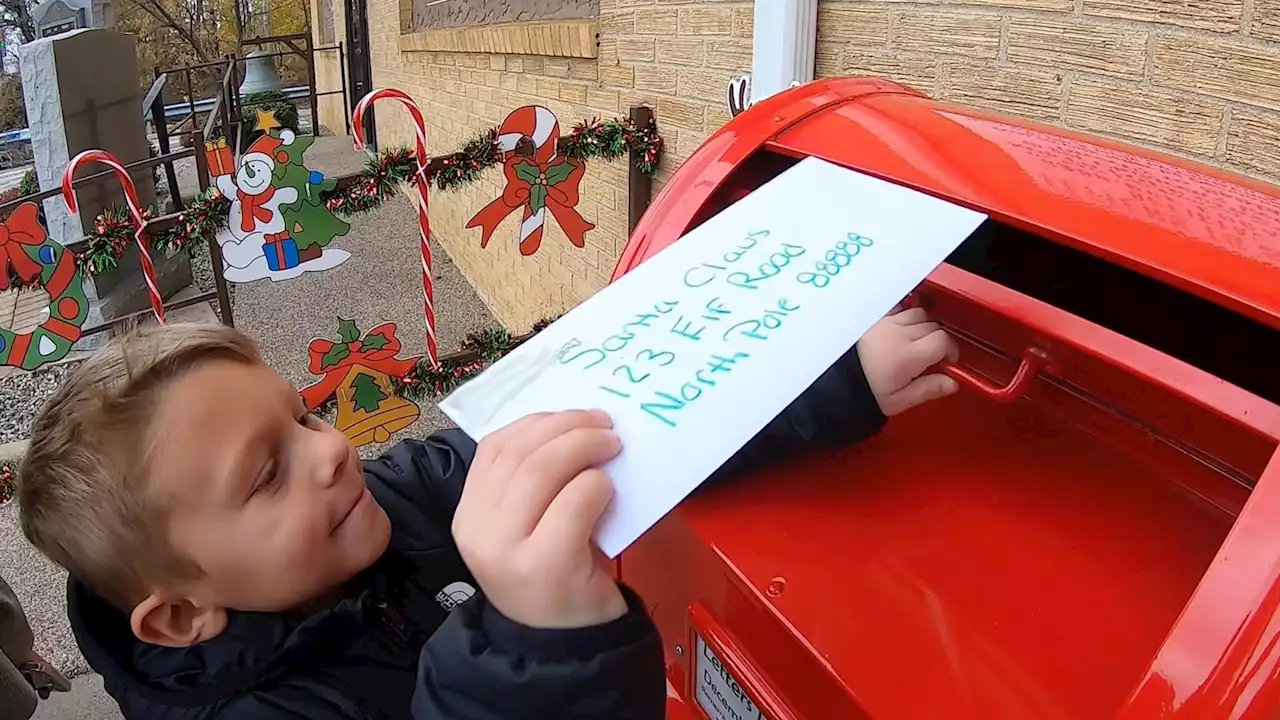 New Jersey firefighters help Santa receive and send letters to children